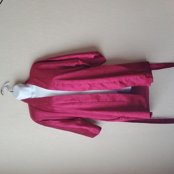 VGE California Dynasty S/M red colored satin robe - Picture 3 of 5